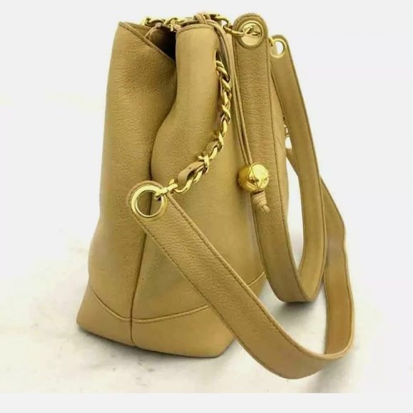 CHANEL Beige CC Caviar Tote - Picture 2 of 10